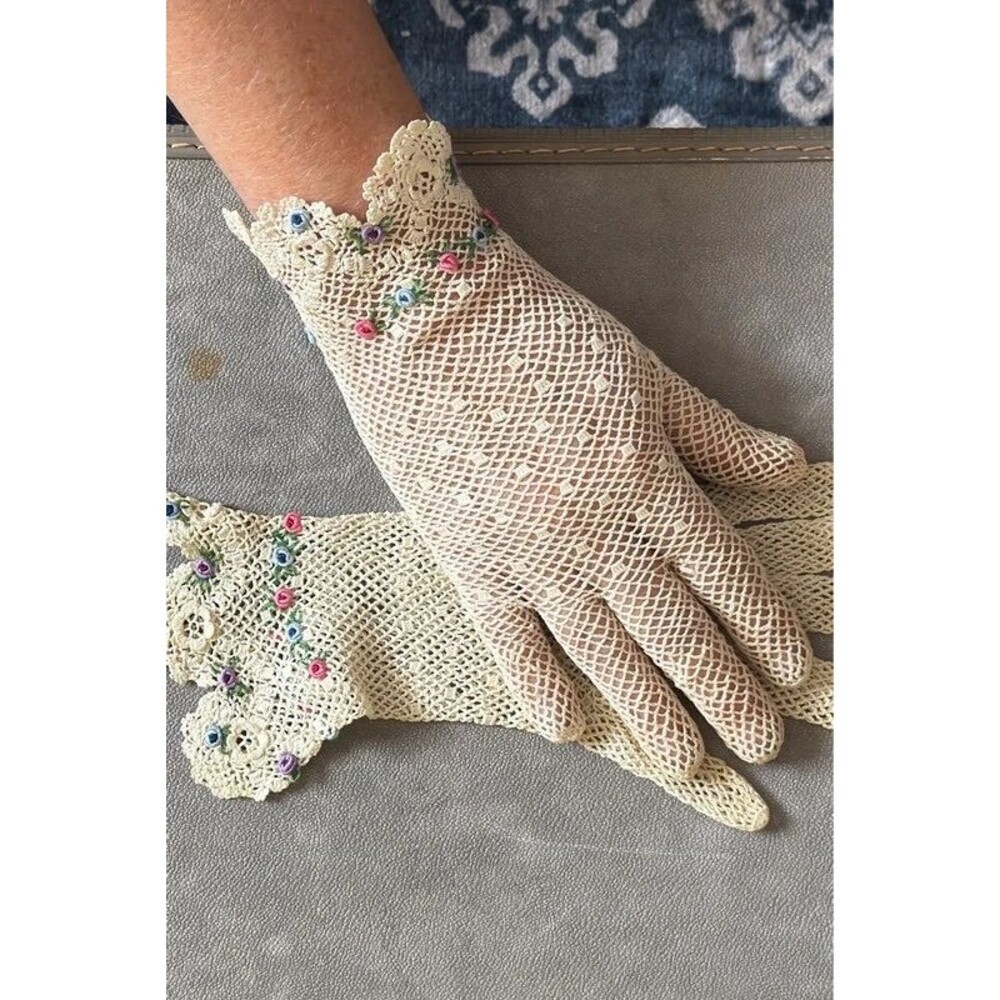 Antique 1900s-1930s Ecru Irish Crochet Gloves Embroidered Rosebud Floral Cuff